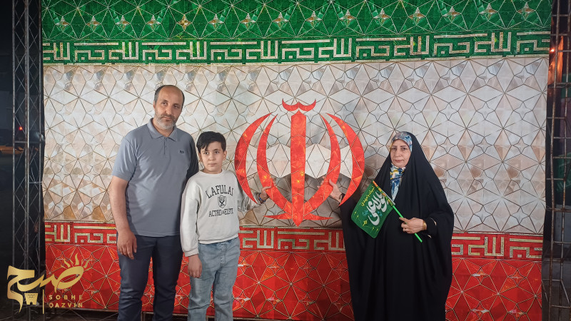 قابی به وسعت ایستادگی